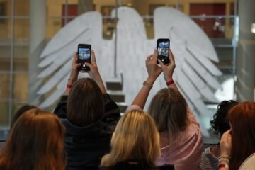 Los planes para restringir el uso de las redes a los menores, país por país