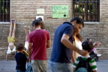 El calor fuera de lo normal de septiembre marca la vuelta al cole en unas aulas que no están preparadas