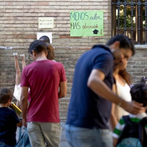 El calor fuera de lo normal de septiembre marca la vuelta al cole en unas aulas que no están preparadas