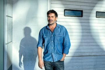 Jacobo García: “Mi generación bebe de más, no tiene una vida familiar ordenada, no llega a fin de mes y oculta a sus padres dónde reportea”