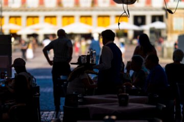 El sector turístico pierde casi una de cada 10 horas de trabajo por el absentismo en el verano