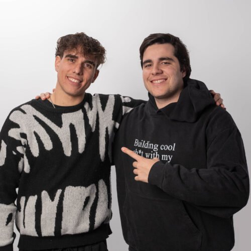‘Amancio’, la agencia de IA con la que dos emprendedores españoles se juegan 100.000 dólares en Nueva York: «Si no lo conseguimos, nos toca dejar de emprender»