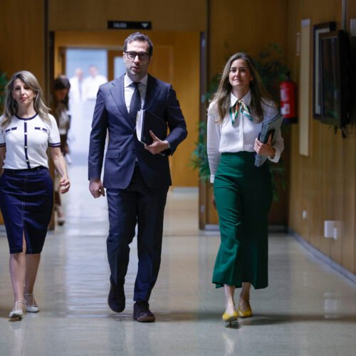 La cláusula del Gobierno bloquea por la mínima la rebaja del IVA de la luz, pese a encadenar cinco meses de subidas