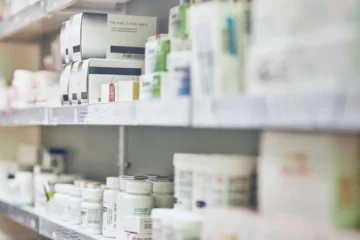 Sanidad actualiza los precios de referencia de cientos de medicamentos: esto costará Sintrom, Victoza, Xarelto y otros fármacos