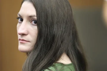 Un juez rechaza absolver a Lindsay Clancy tras declararse nulo el juicio