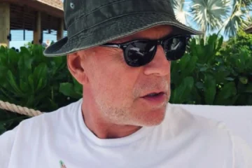 Emma Heming comparte una nueva foto de Bruce Willis: «Estaría orgulloso de saber que está ayudando a otras familias»