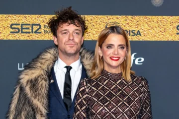 Aldo Comas, sobre su mujer, Macarena Gómez: «Le ha costado salir del armario y que sepan que tiende más a la derecha»