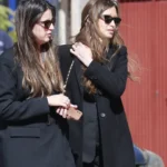 Sara Carbonero y su hermana rompen a llorar en pleno concierto de Dani Fernánez por su madre: «Se escuchó en el cielo»