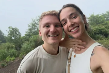 Palito Dominguín anuncia su boda con Harry Jane tras 9 años de relación: así ha sido su romántica pedida de mano en Japón