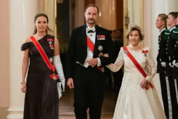 Haakon VIII de Noruega: «Convertirse en rey de la noche a la mañana no es precisamente fácil. Cuento con el apoyo de Mette-Marit»