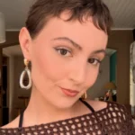 Muere la ‘influencer’ Anouk Deschamps a los 21 años por un cáncer poco común: «Su deseo era ser médica»