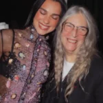 Patti Smith emociona a Dua Lipa al recordar su estancia en Oviedo: «Ver a los niños que cantaban mi himno fue maravilloso»