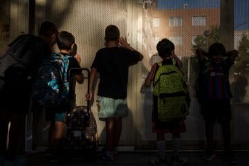 Aulas más atentas, multas y otras fórmulas para evitar que los alumnos falten al cole