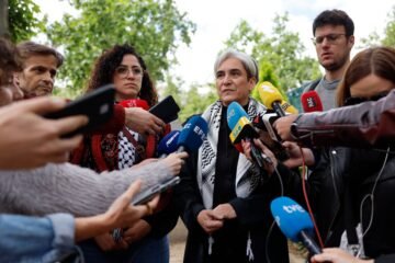 El Frente Amplio propone a Ada Colau como candidata a la presidencia y deja abierta la integración de Podemos