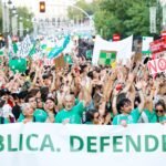 ¿Lo tienen más difícil los profesores en huelga en Madrid que los catalanes y valencianos?