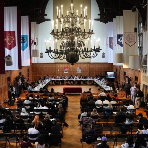 Cronología del caso Cornell, de la denuncia de violación múltiple a la indignación pública
