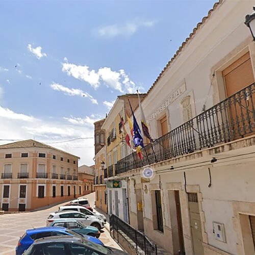 El hombre que asesinó a su mujer en un pueblo de Cuenca sacó a sus hijas de la casa antes de matarla